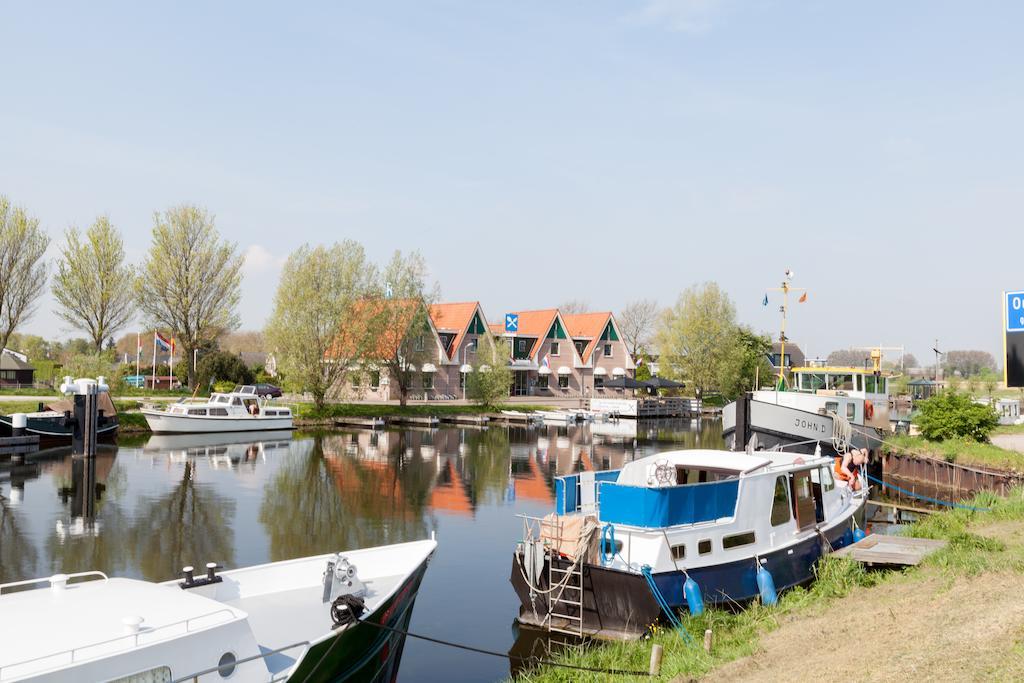 Hotel Restaurant De Buizerd Langedijk Bagian luar foto