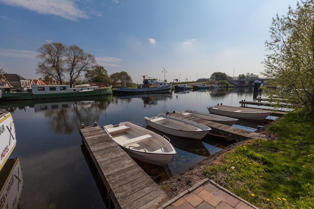 Hotel Restaurant De Buizerd Langedijk Bagian luar foto