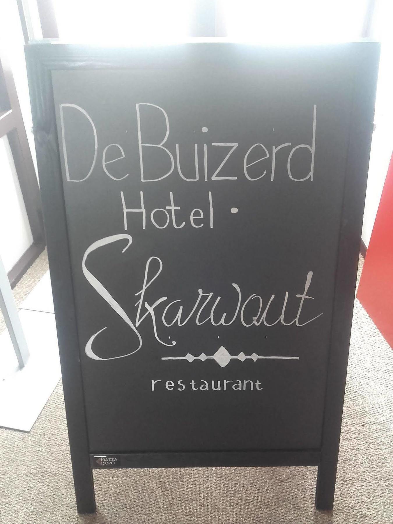 Hotel Restaurant De Buizerd Langedijk Bagian luar foto